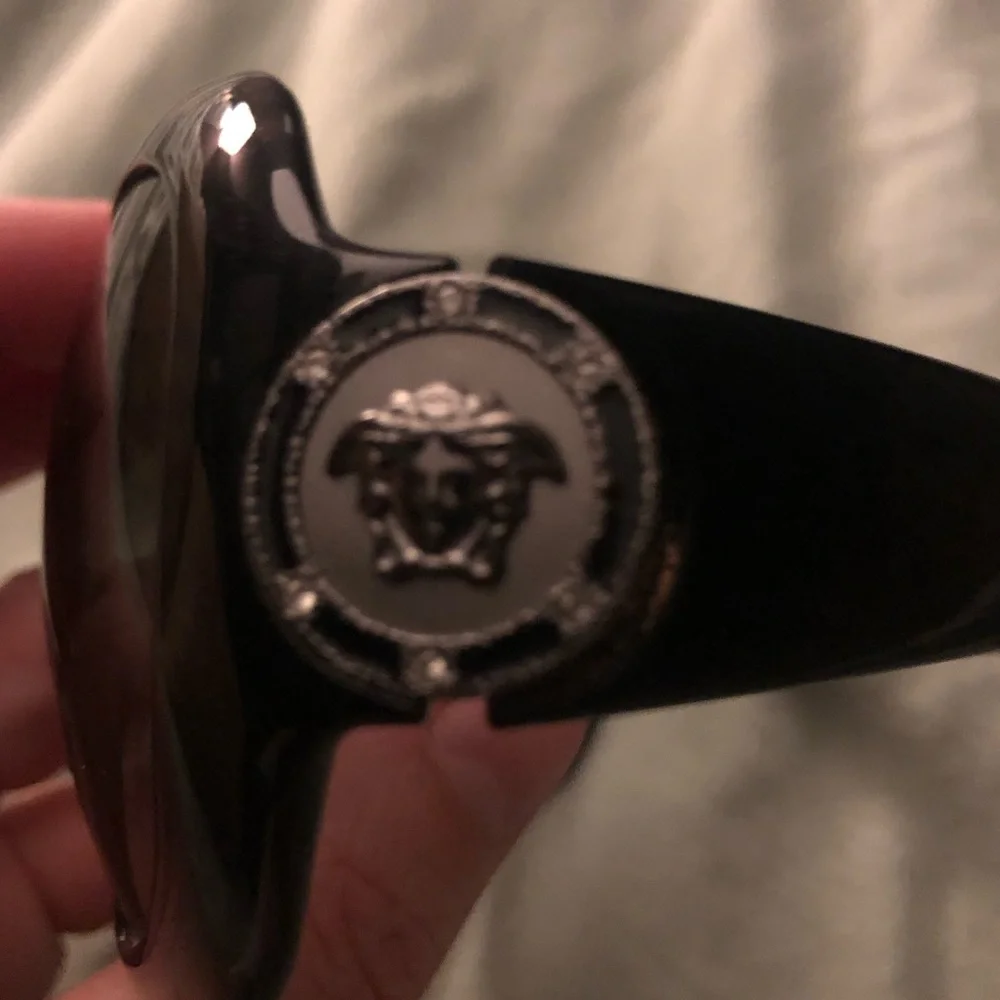 Versace sunglasses - Picture 3 of 5